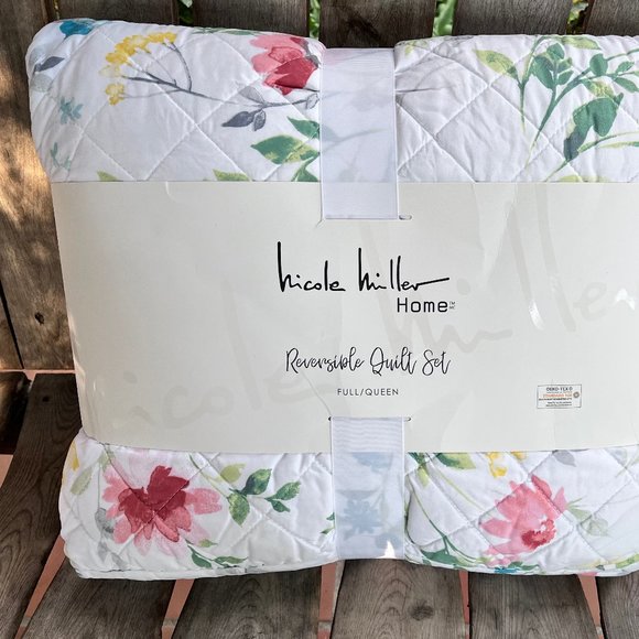 NICOLE MILLER Spring Floral QUEEN Size Quilt Set - includes 2 matching shams